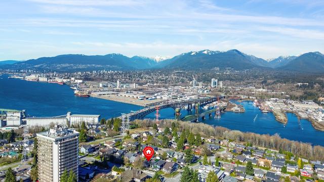 3775 Trinity Street  Burnaby, BC V5C 1N1