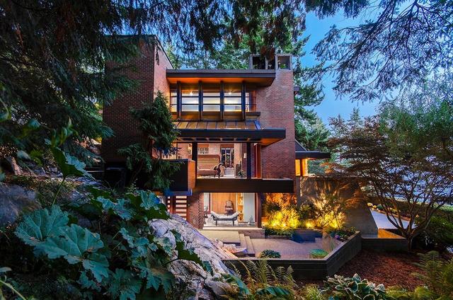 4651 Marine Drive  West Vancouver, BC V7W 2P1