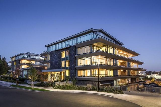 100-888 Arthur Erickson Place  Vancouver, BC V7T 0B1