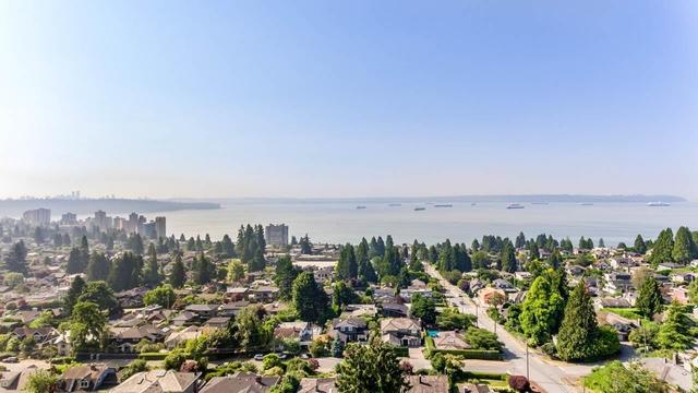 2479 Ottawa Avenue  West Vancouver, BC V7V 2T2