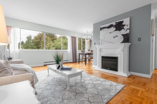 402-1750 Esquimalt Avenue  West Vancouver, BC V7V 1R8