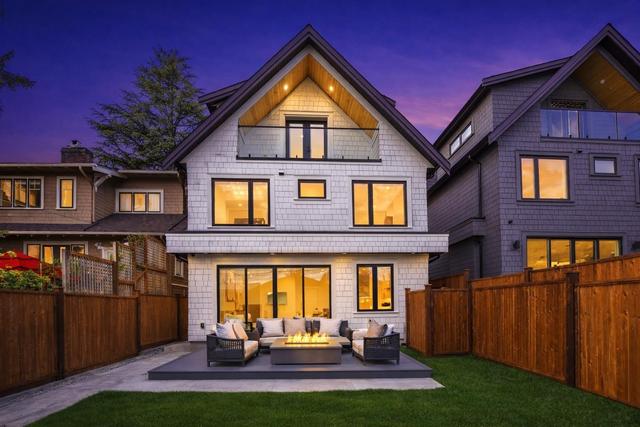 2-2138 48th Avenue W Vancouver, BC V6M 2P5