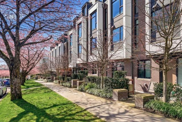 7615 Yukon Street  Vancouver, BC V5X 2Y4