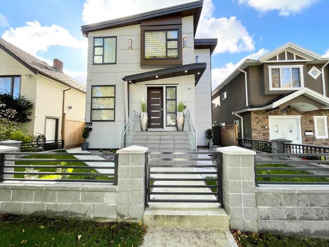 2460 19th Avenue E Vancouver, BC V5M 2R9
