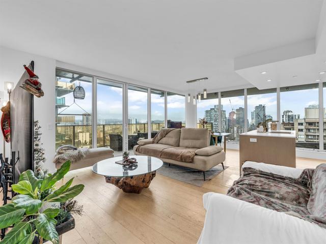 1401-1365 Davie Street  Vancouver, BC V6E 1N5