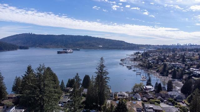 4493 Epps Avenue  North Vancouver, BC V7G 1G2