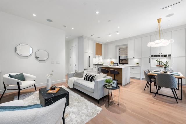 1-878 37 Avenue E Vancouver, BC V5W 1G2