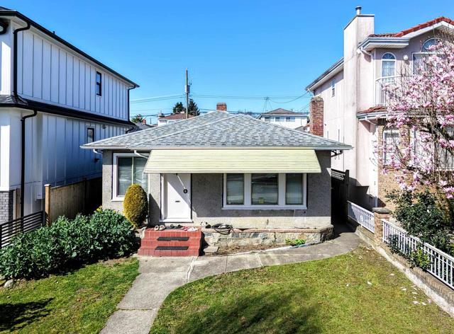 571 57th Avenue E Vancouver, BC V5X 1T1
