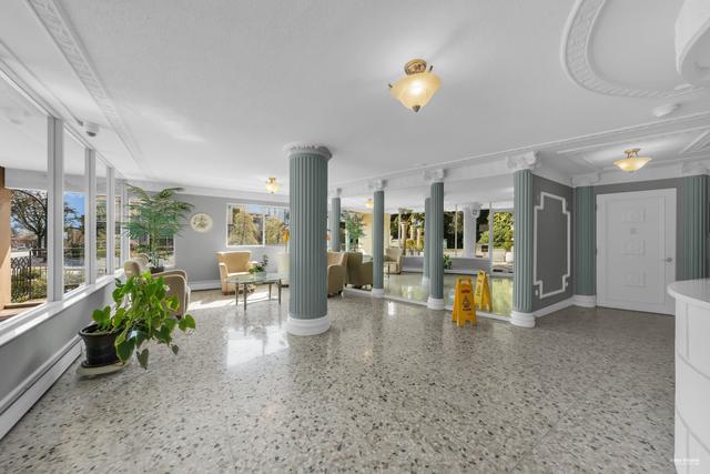 404-1930 Marine Drive  West Vancouver, BC V7V 1J8