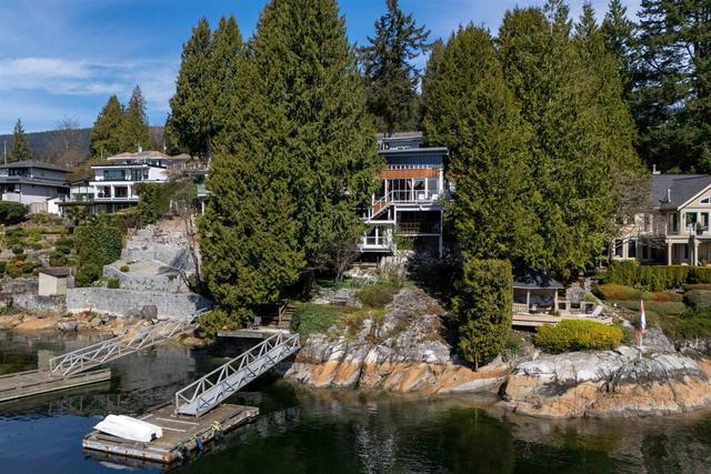 4515 Stonehaven Avenue  North Vancouver, BC V7G 1E7