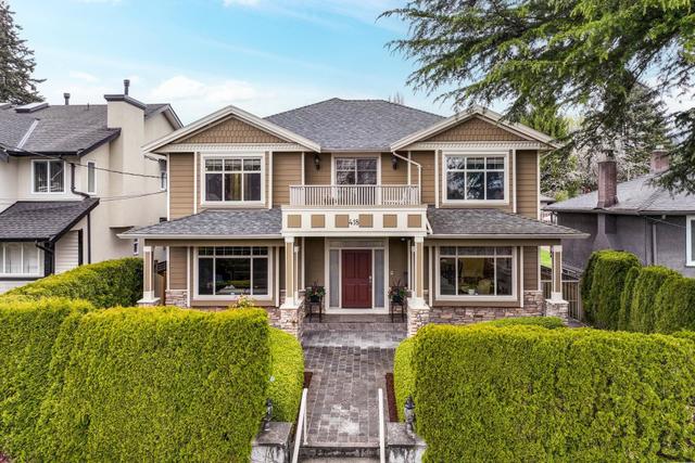 418 13th Street E North Vancouver, BC V7L 2M1