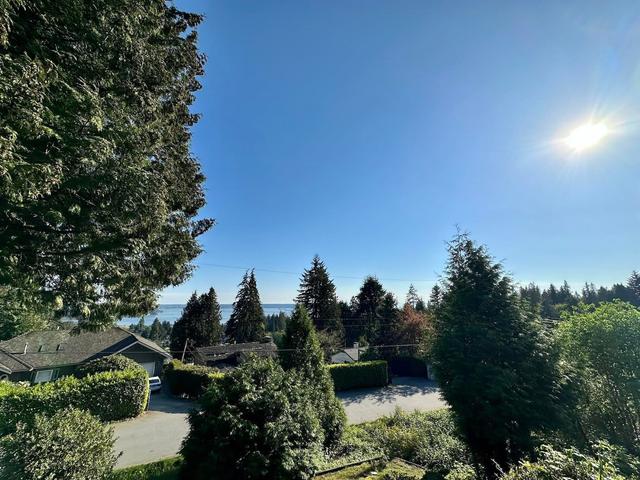 1215 Nepal Crescent  West Vancouver, BC V7T 2H4