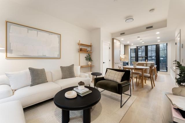 197 King Edward Avenue W Vancouver, BC V5Y 4B4