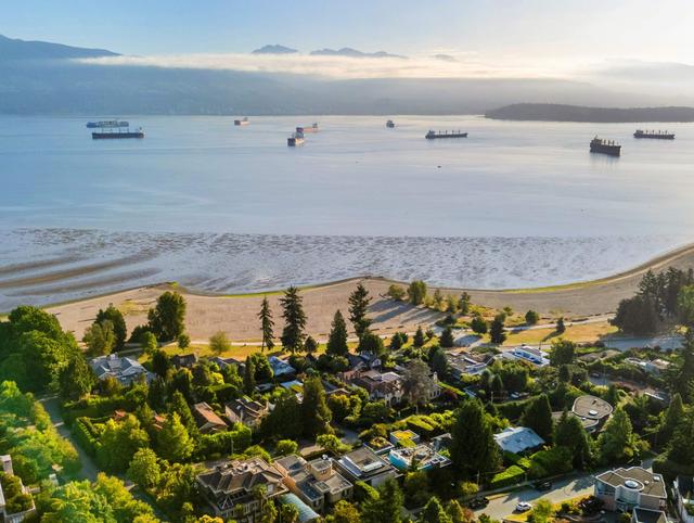 1550 Blanca Street  Vancouver, BC V6R 4S1