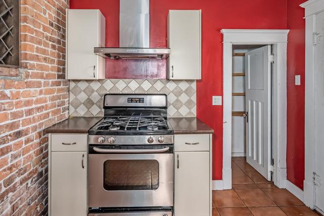 6085 Quebec Street  Vancouver, BC V5W 2P5