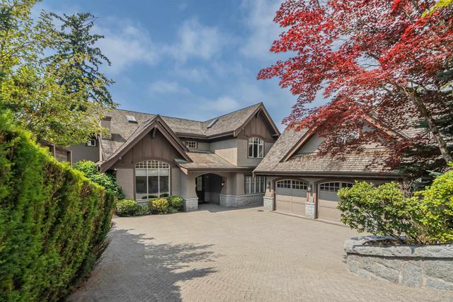 2638 Queens Avenue  West Vancouver, BC V7V 2Z1