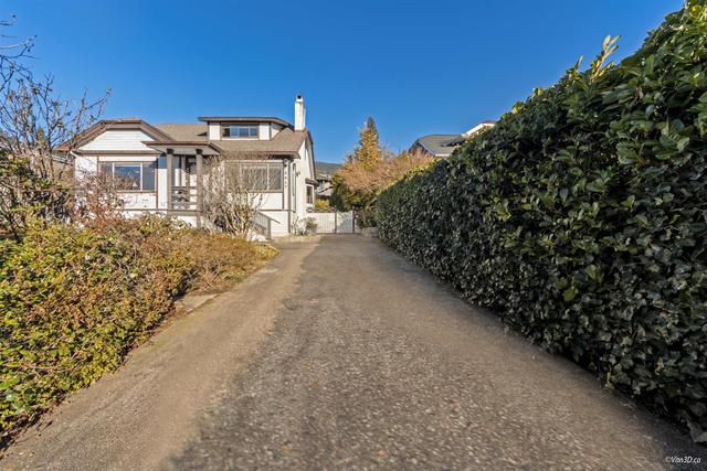 2317 Kings Avenue  West Vancouver, BC V7V 2C3