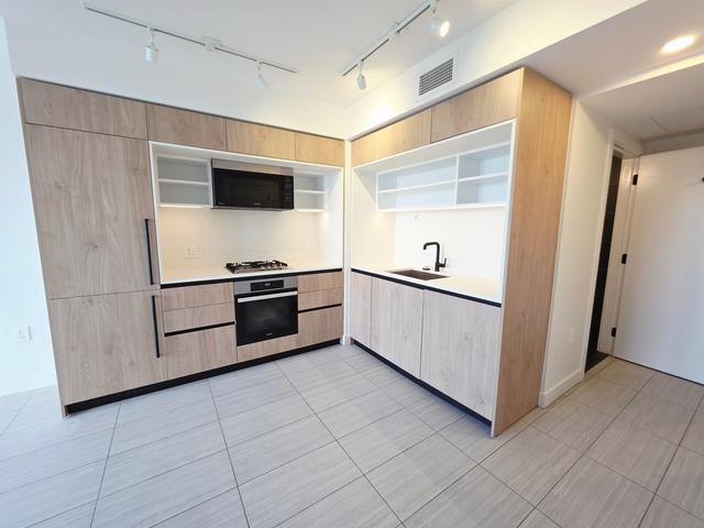 2405-5058 Joyce Street  Vancouver, BC V5R 0J9