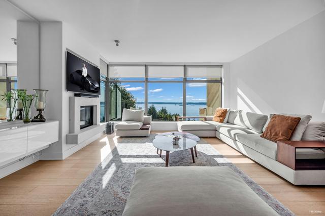 401-3315 Cypress Place  West Vancouver, BC V7S 3J7
