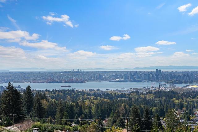 353 Newdale Court  North Vancouver, BC V7N 3H3
