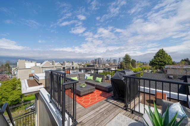 206-2190 5th Avenue W Vancouver, BC V6K 1S2