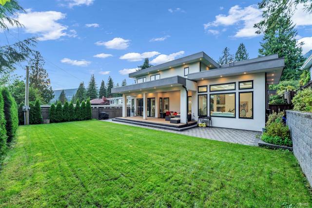 929 Canyon Boulevard  North Vancouver, BC V7R 2J9