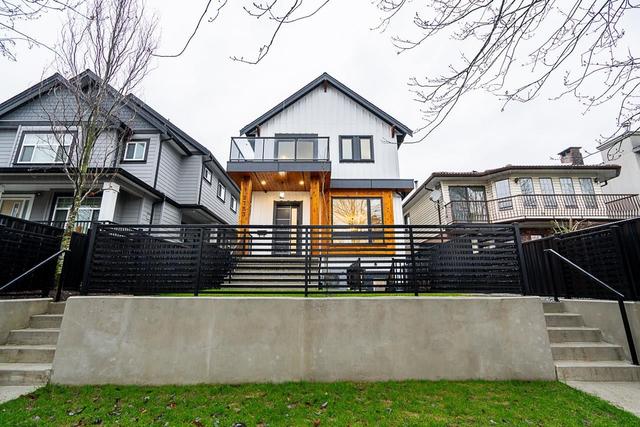 1-2753 Nanaimo Street  Vancouver, BC V5N 5E9