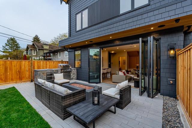 2-3345 13th Avenue W Vancouver, BC V6R 2R8