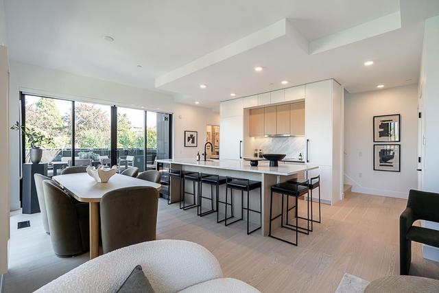 202-539 28th Avenue W Vancouver, BC V5Z 2H2