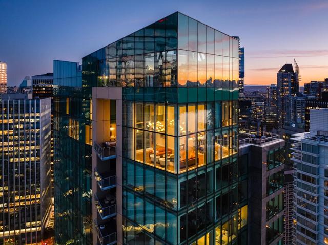 PH3101-277 Thurlow Street  Vancouver, BC V6C 0C1
