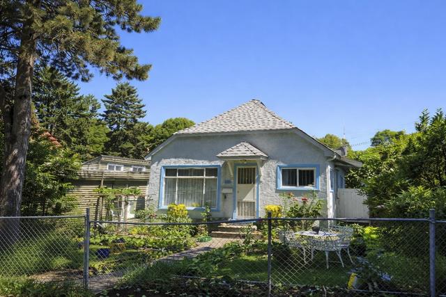 2719 Duke Street  Vancouver, BC V5R 4S8