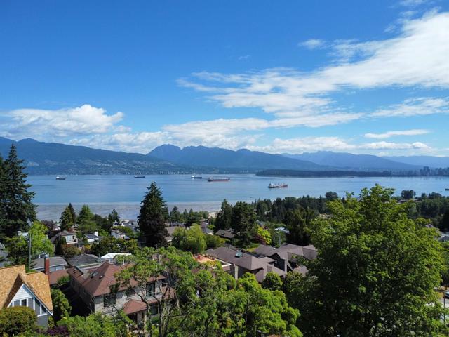 4678 3rd Avenue W Vancouver, BC V6R 1N4