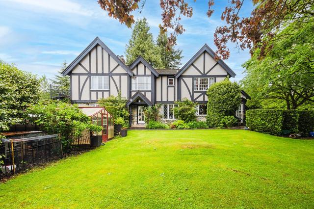 1850 Mathers Avenue  West Vancouver, BC V7V 2G8