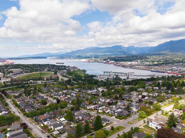 1-3645 Dundas Street  Vancouver, BC V5K 1S3