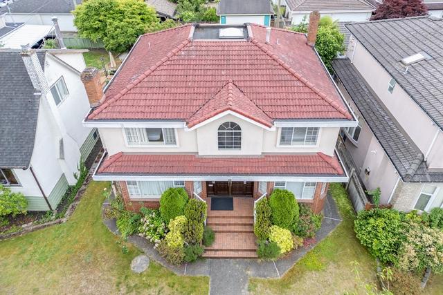 122 43rd Avenue W Vancouver, BC V5Y 2T7
