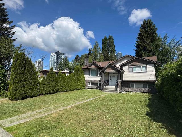 589 Foster Avenue  Coquitlam, BC V3J 2L6