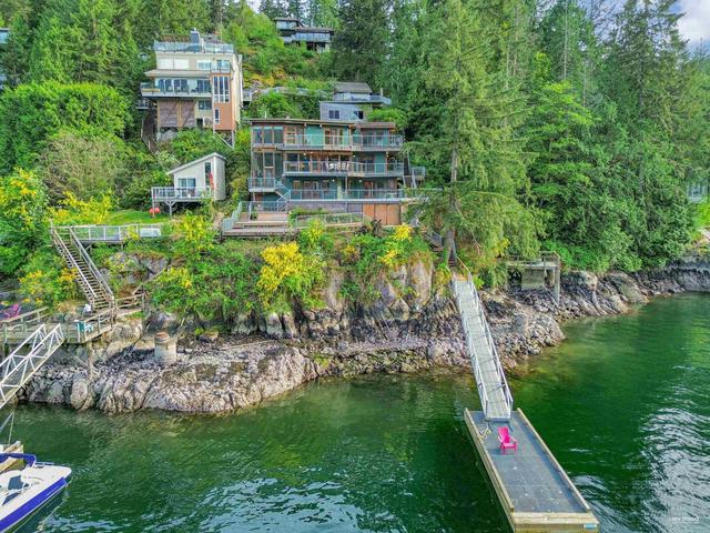 2136 Lockehaven Road  North Vancouver, BC V7G 1X6