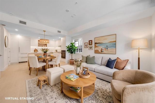 204-918 32nd Avenue W Vancouver, BC V5Z 2K2