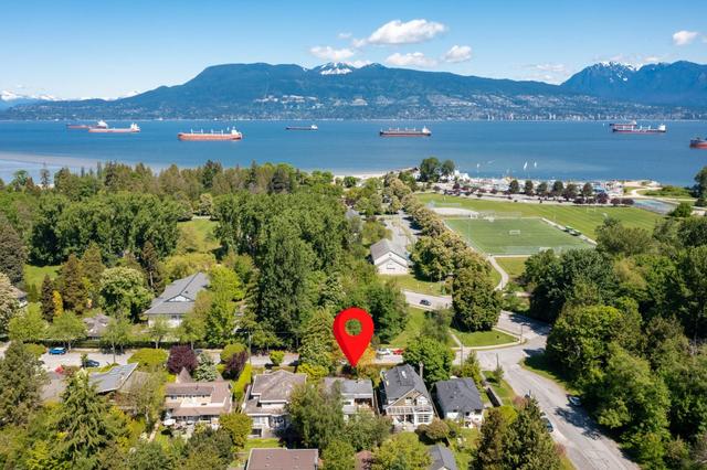 4316 2nd Avenue W Vancouver, BC V6R 1K3