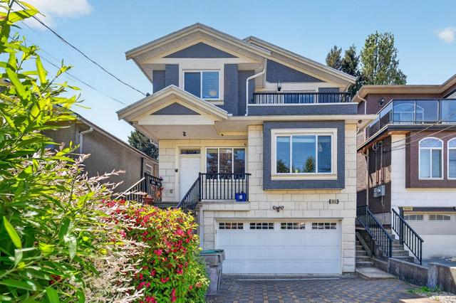 3034 Kings Avenue  Vancouver, BC V5R 4T2
