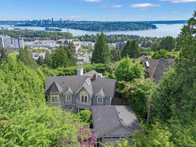 880 Younette Drive  West Vancouver, BC V7T 1S9