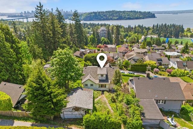 1013 Duchess Avenue  West Vancouver, BC V7T 1G8