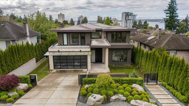 2256 Jefferson Avenue  West Vancouver, BC V7V 2A8