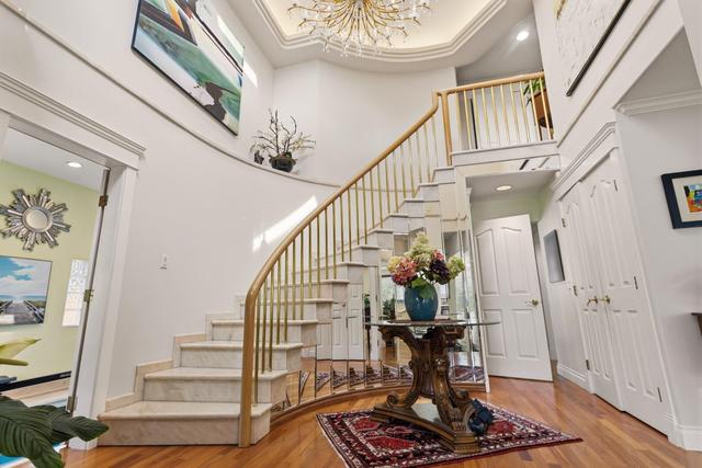 2541 Marine Drive  West Vancouver, BC V7V 1L5