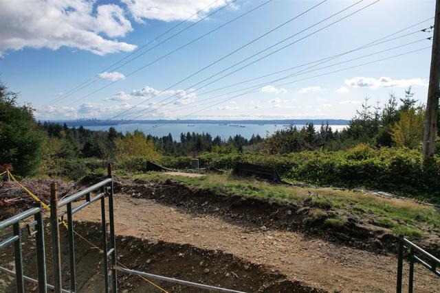 4412 Woodpark Road  West Vancouver, BC V7S 2W4