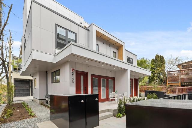 2133 Pender Street E Vancouver, BC V5L 1X3