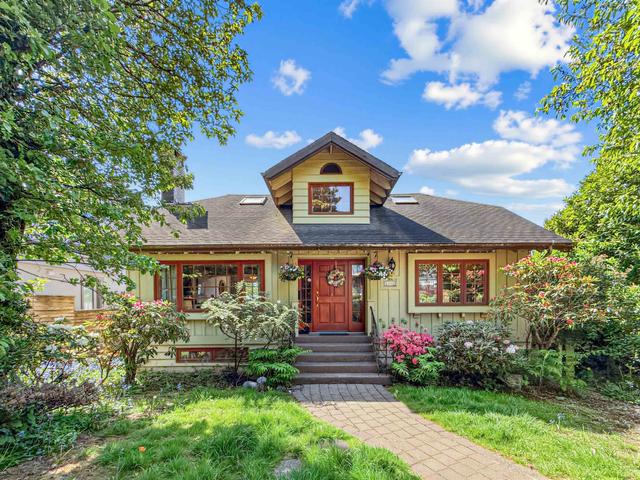 2148 Kings Avenue  West Vancouver, BC V7V 2B8