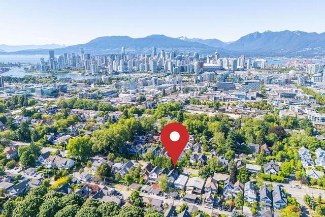 136 12th Avenue W Vancouver, BC V5Y 1T7
