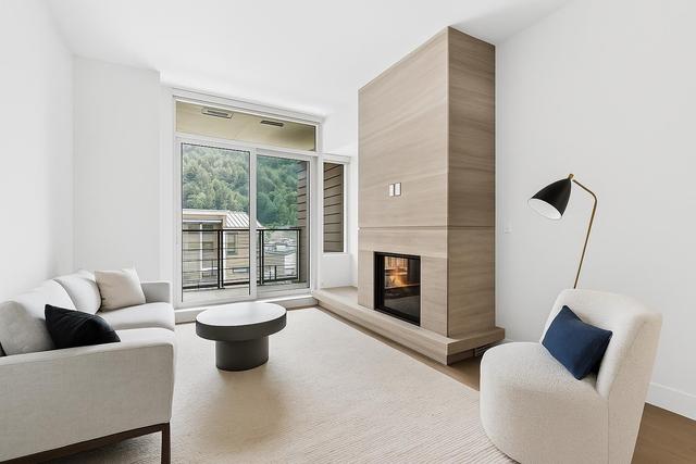 405-6687 Nelson Avenue  West Vancouver, BC V7W 2B2