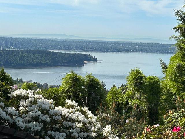 1378 Chartwell Drive  West Vancouver, BC V7S 2R5